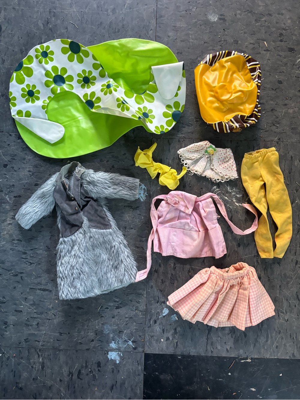 Barbie Clothing & Accessories Lot in Green, Yellow, Pink, Gray